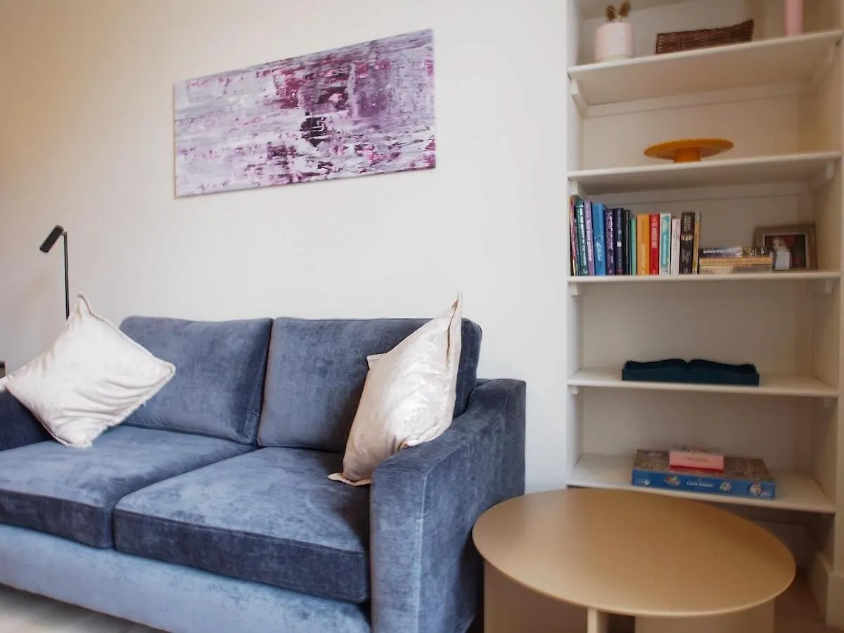 אדינבורו Spacious Luxe 2-Bed Near The City Centre - Flat 6, Elgin House Apartments 0*,  בריטניה